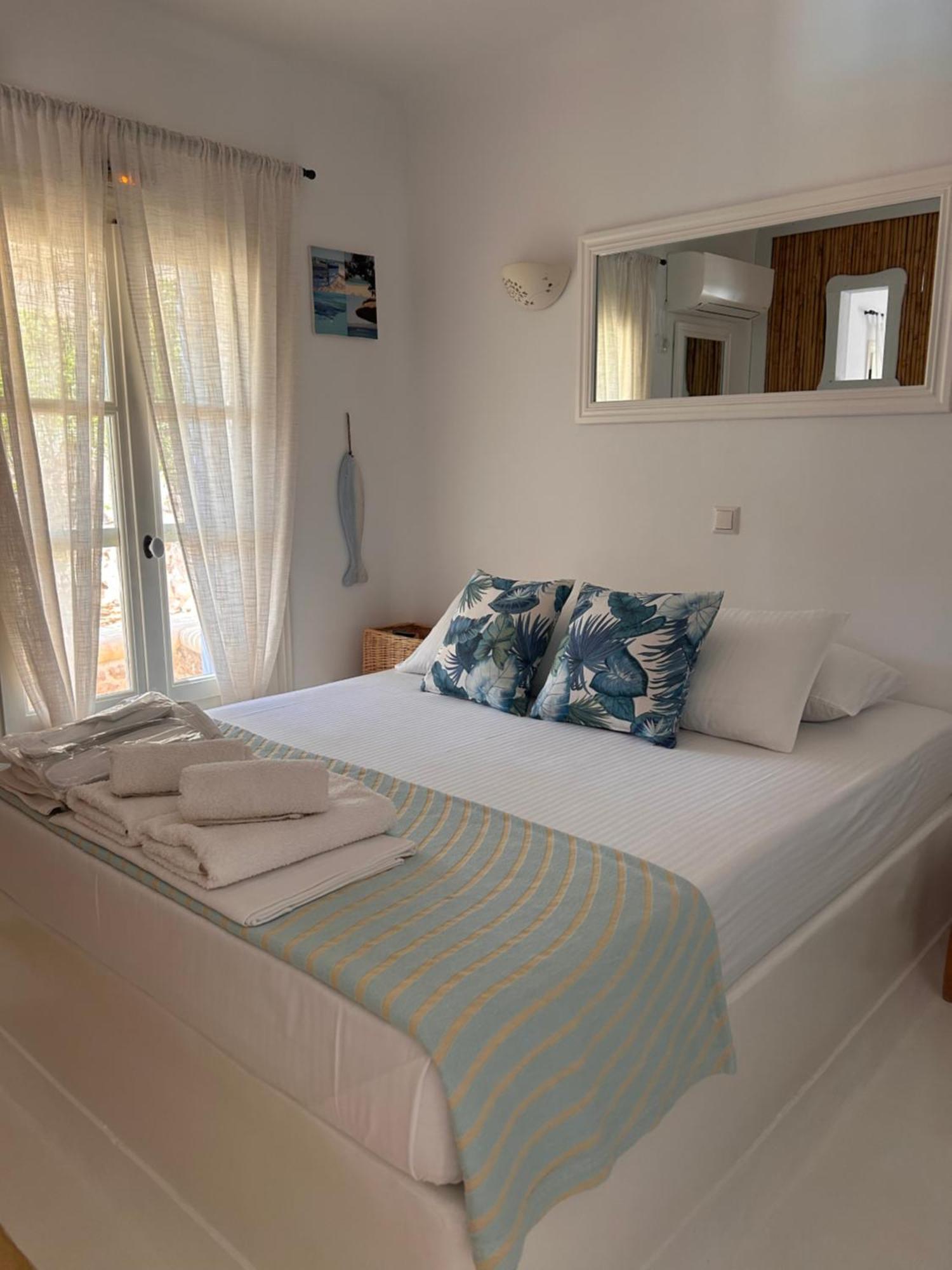 Simos Suites Elafonissos Buitenkant foto